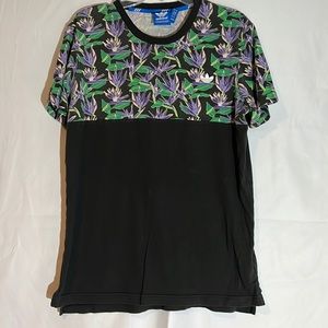 Adidas tee shirt mens large black with flowers